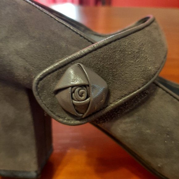 Me Too Charcoal Gray Suede Closed Toe Block Heels - Size 9.5M - Picture 5 of 11